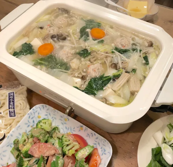 ブルーノホットプレートで作った鶏団子とささみの鍋（引用：X）