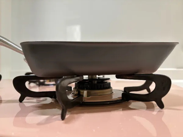 コンロの上に安定して置ける