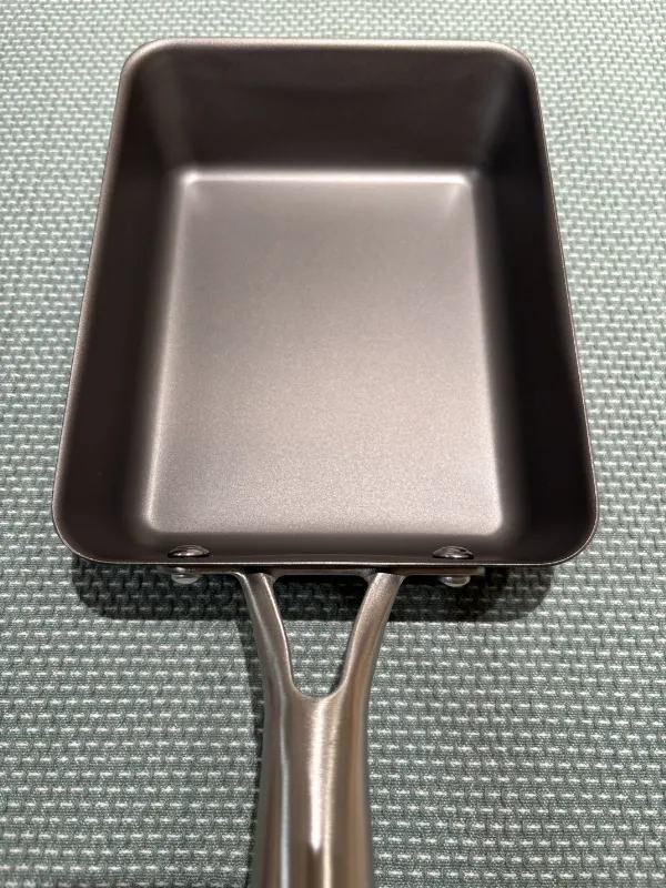 未使用のエッグパン