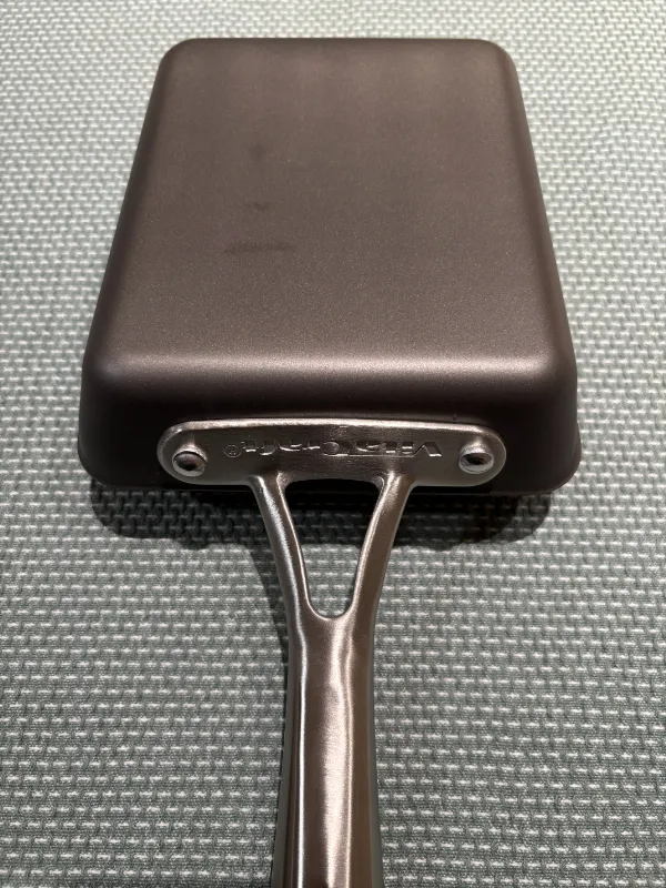 未使用のエッグパン(裏側)